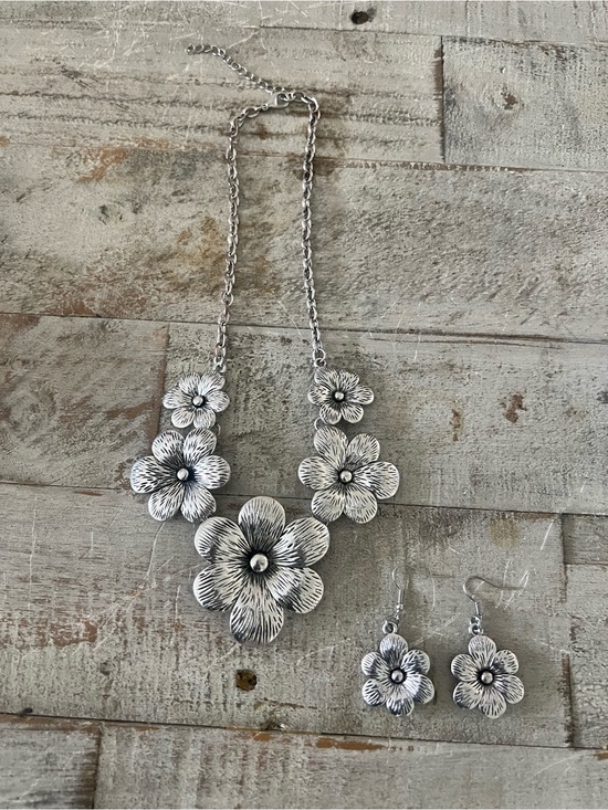 Vintage Jewelry - Silver Tone Floral Statement Necklace and Earrings Set